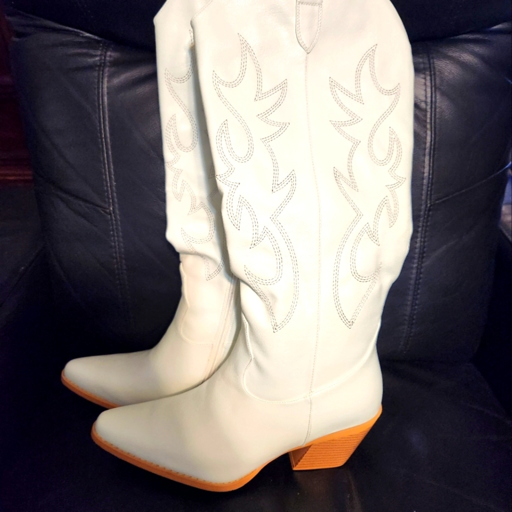 NWOT white western boot